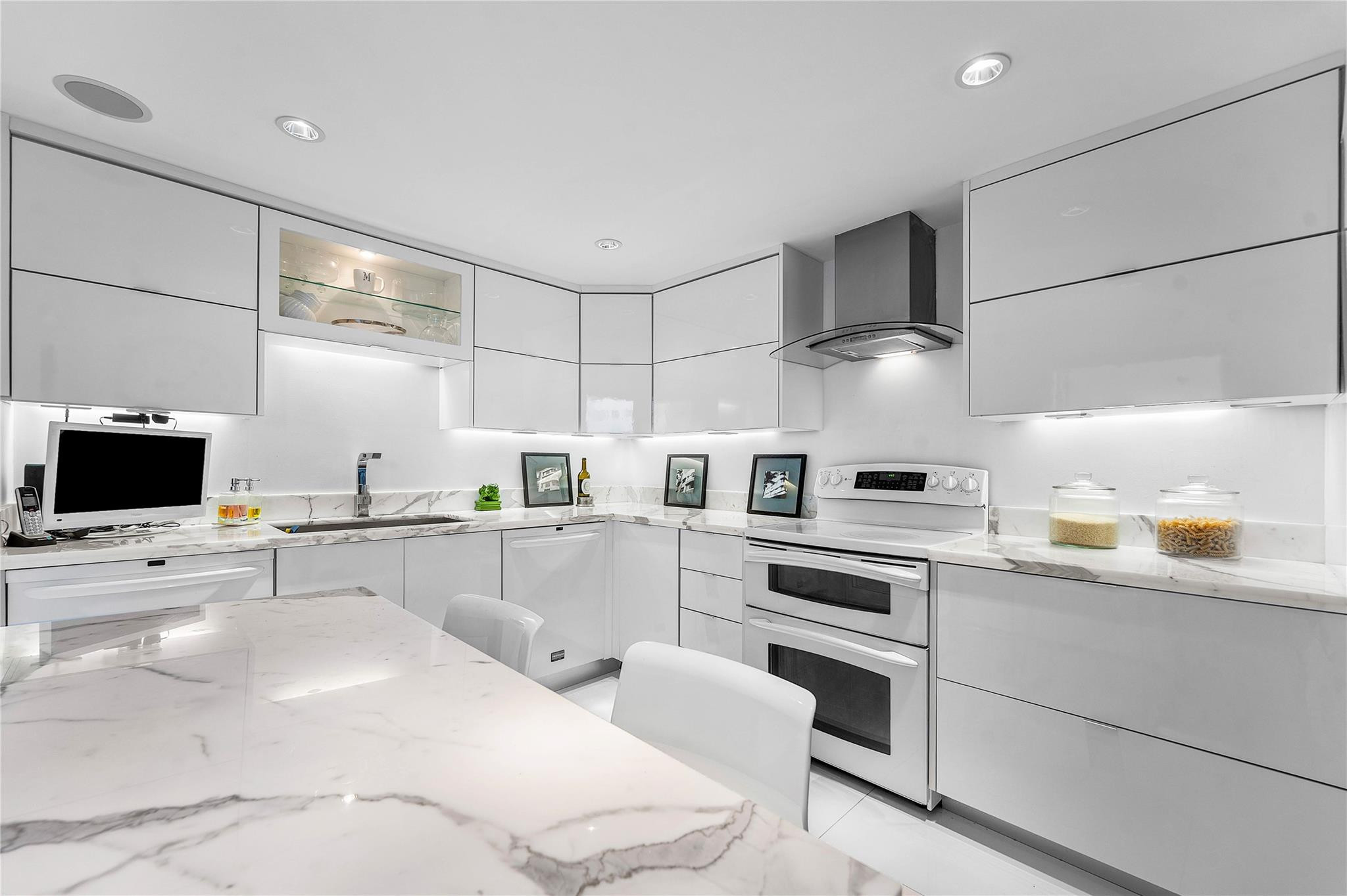 2000 S Ocean Dr 1209