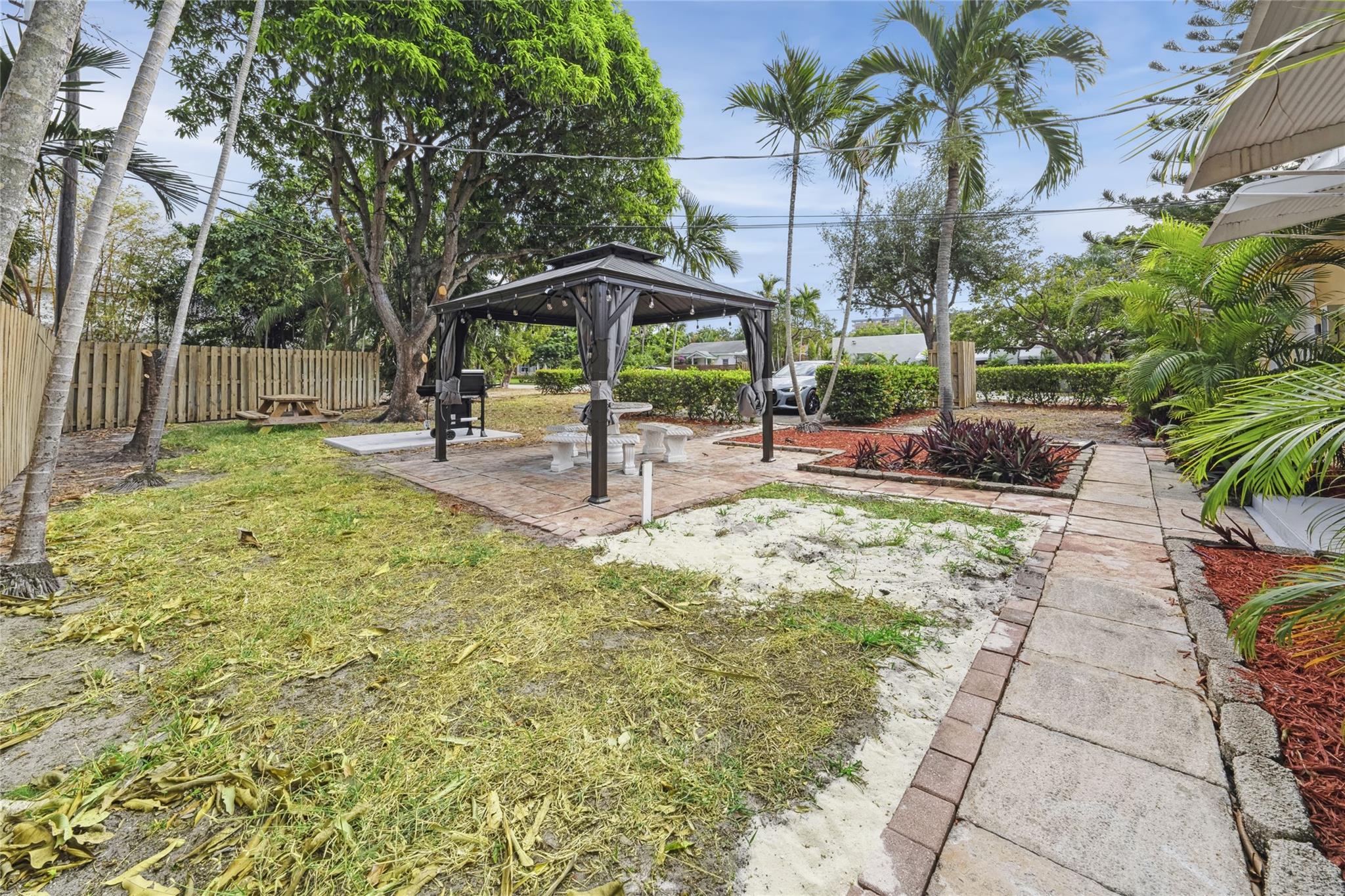 1420 Miami Rd C