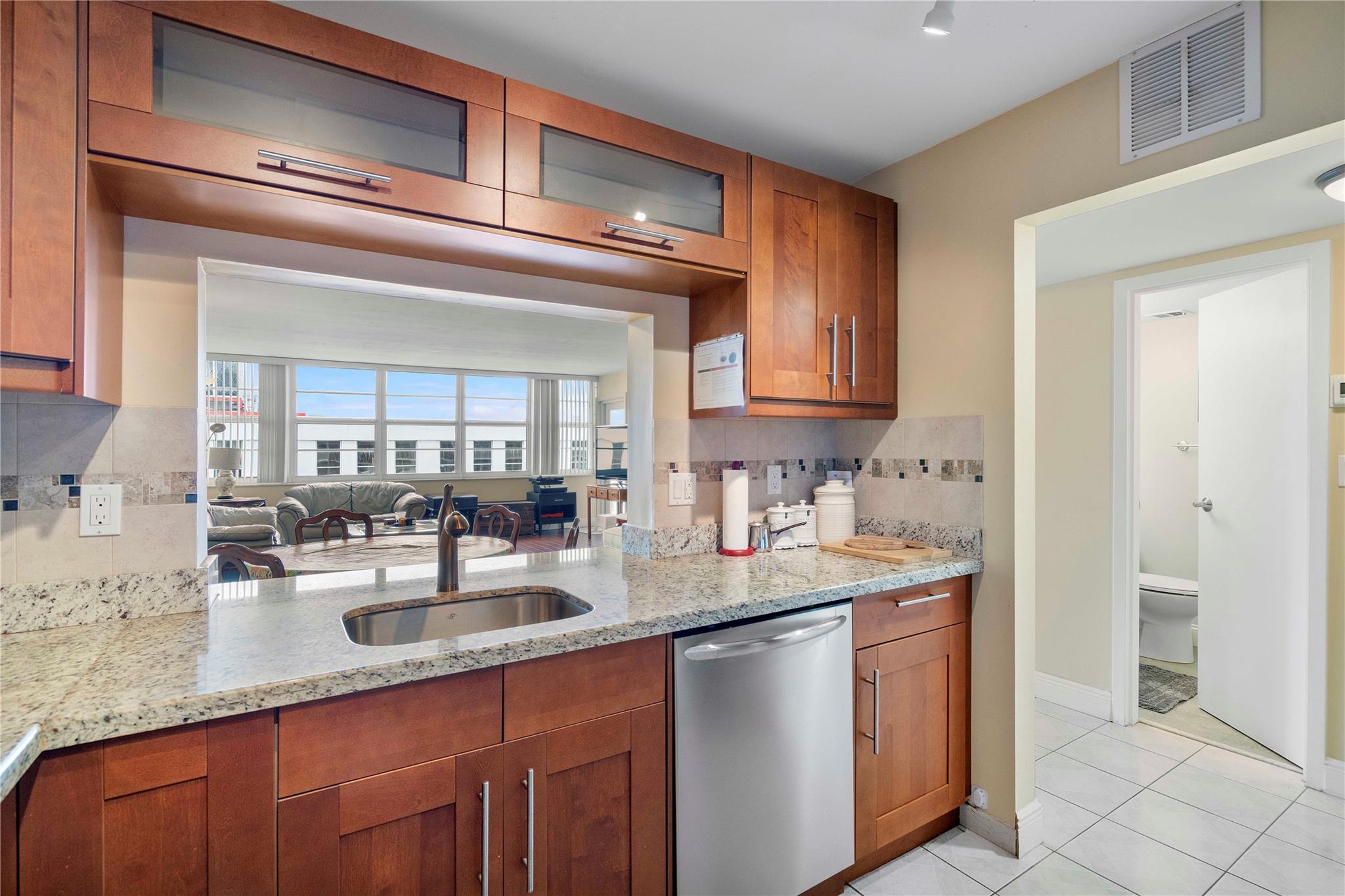 1160 N Federal Hwy 1020