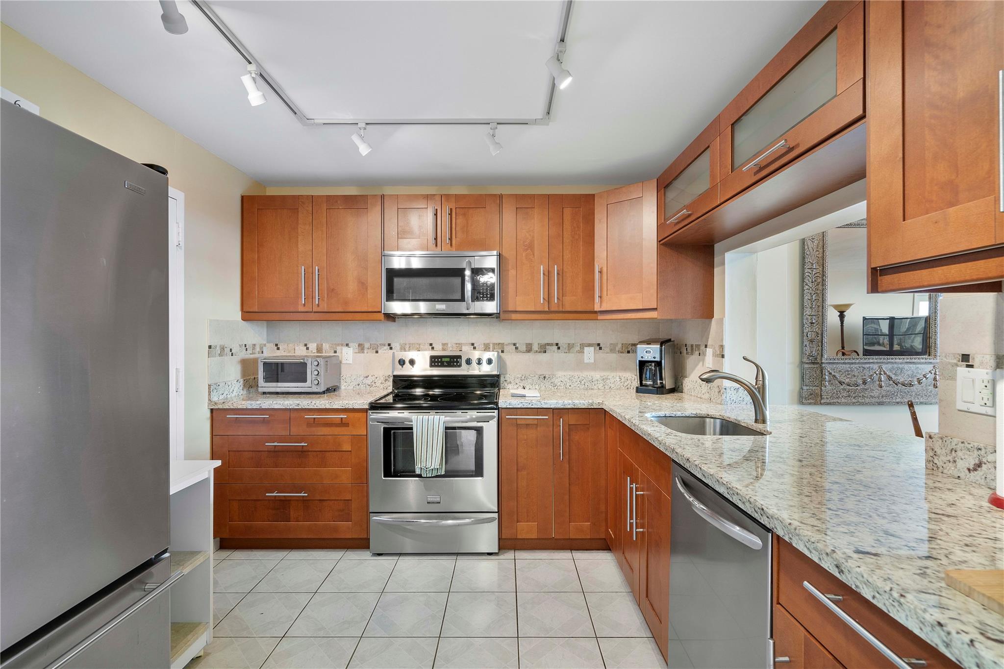 1160 N Federal Hwy 1020