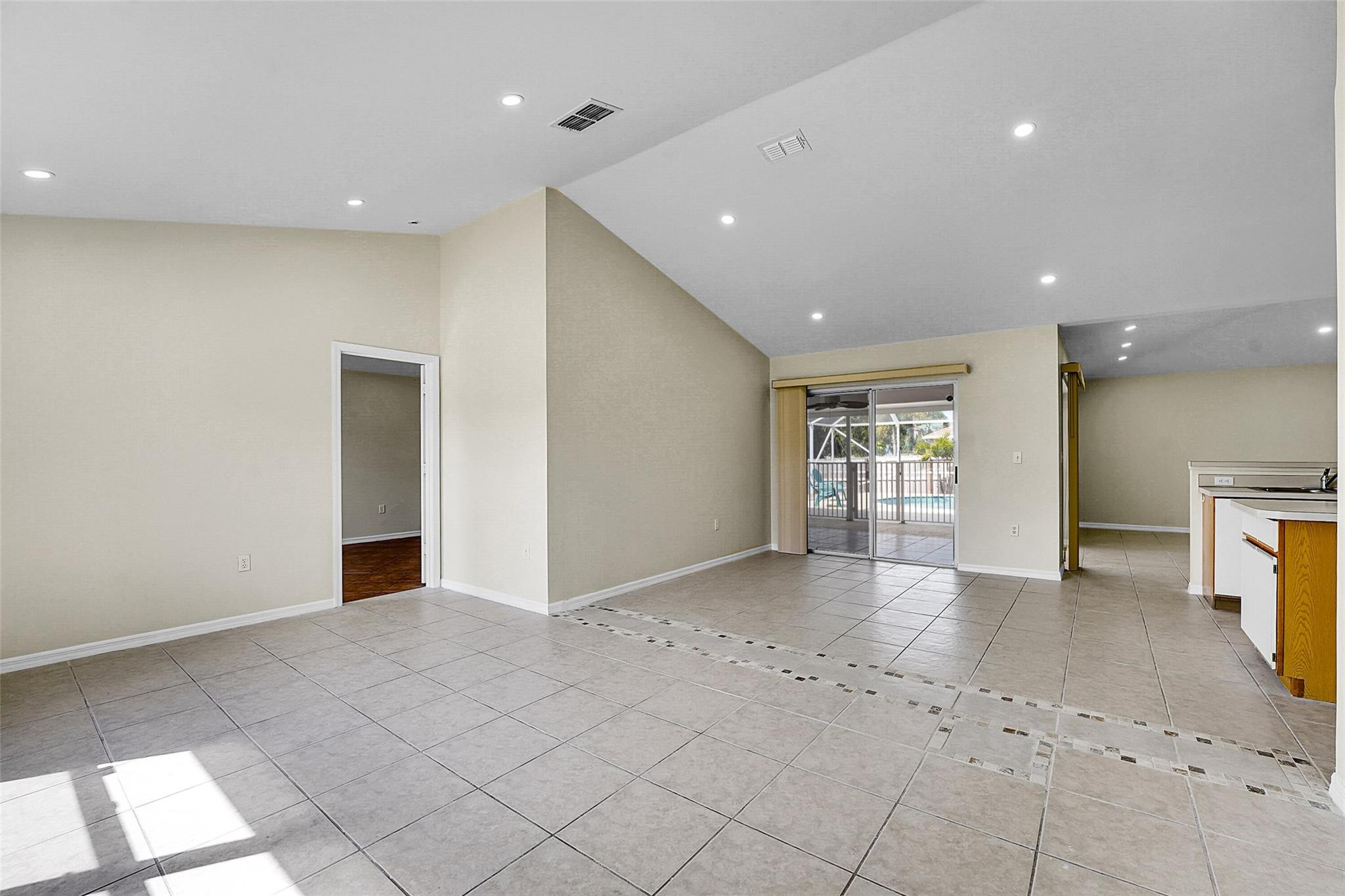 1598 SW Curry St
