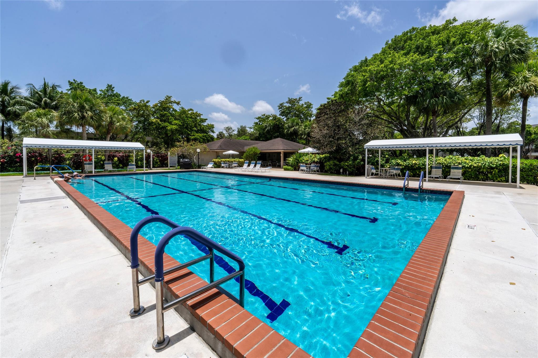 3960 Oaks Clubhouse Dr 312