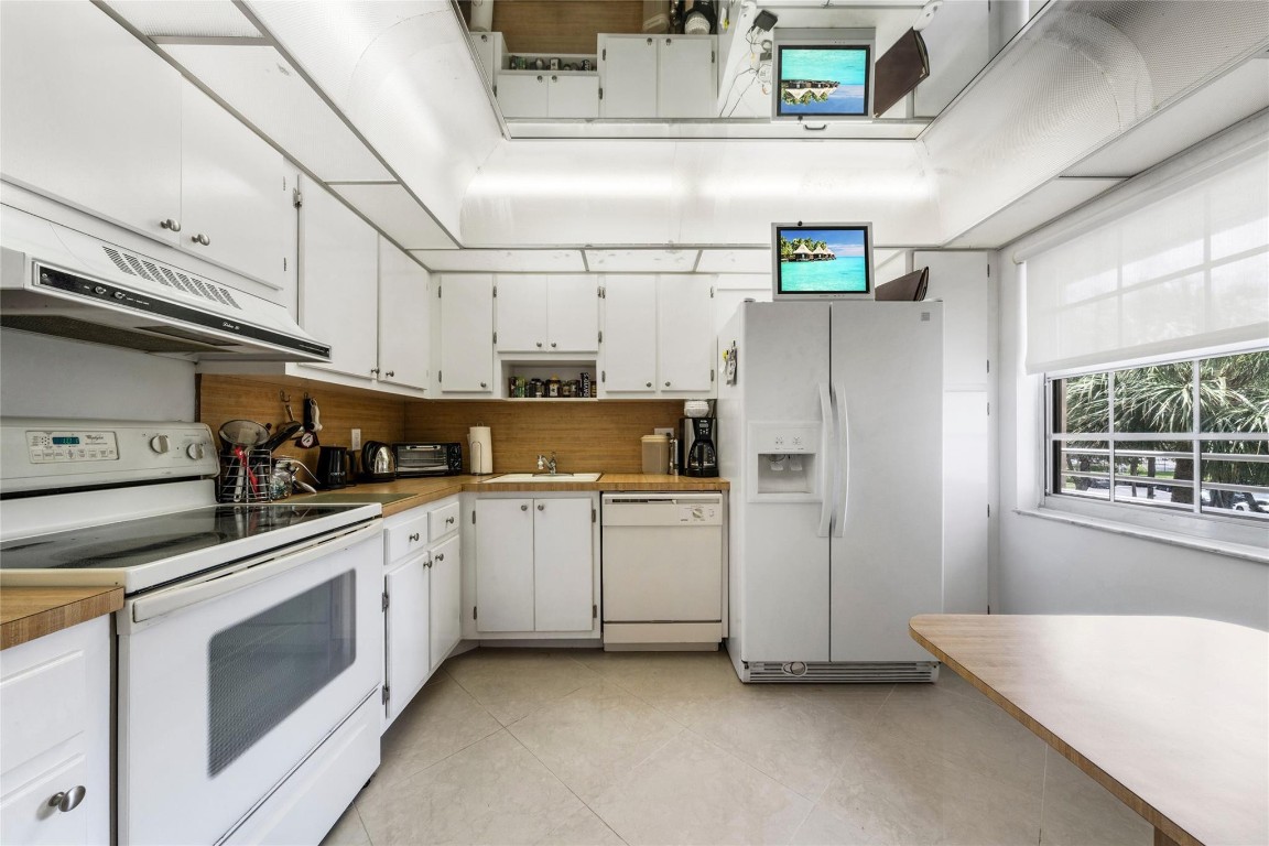 3960 Oaks Clubhouse Dr 312