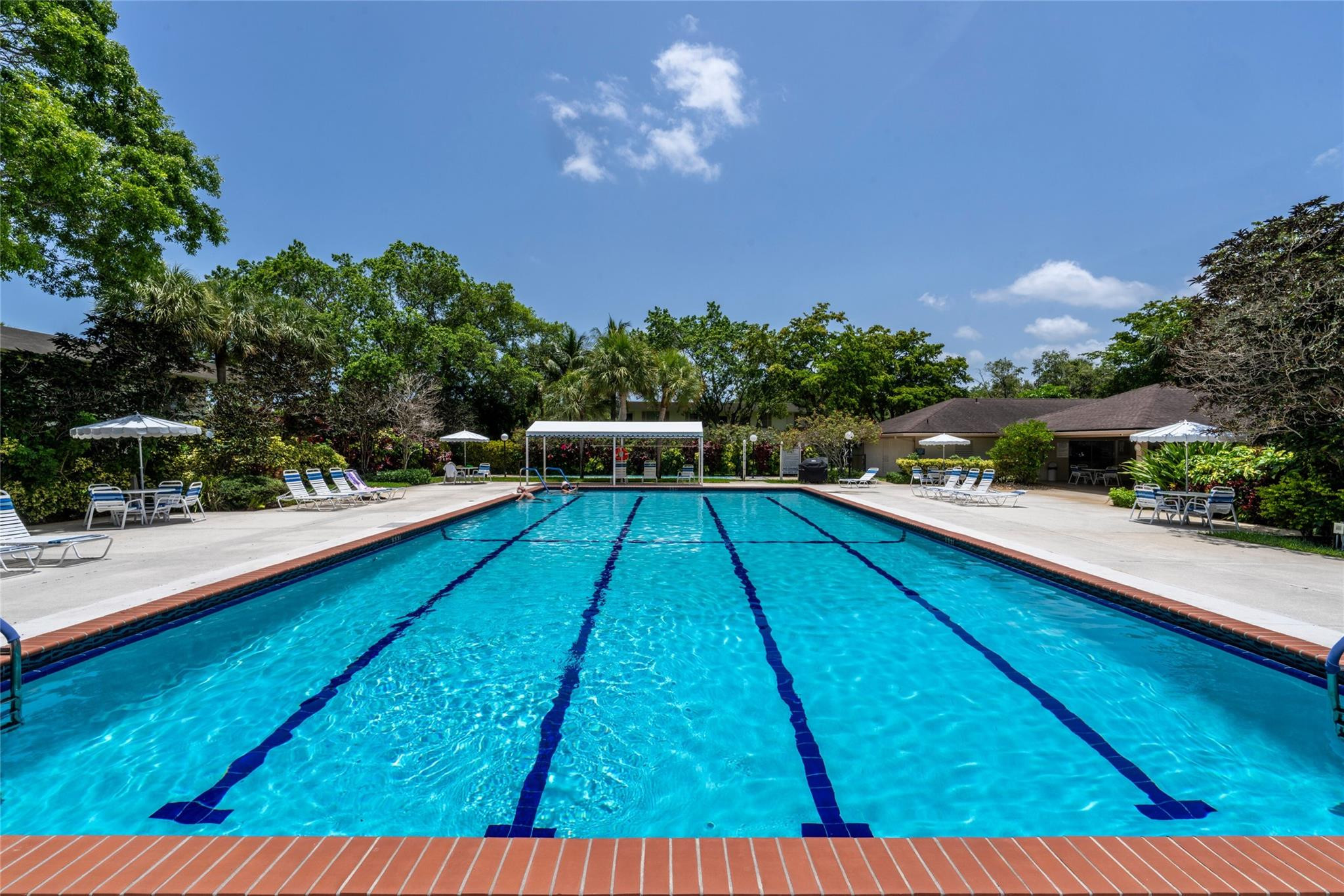 3960 Oaks Clubhouse Dr 312