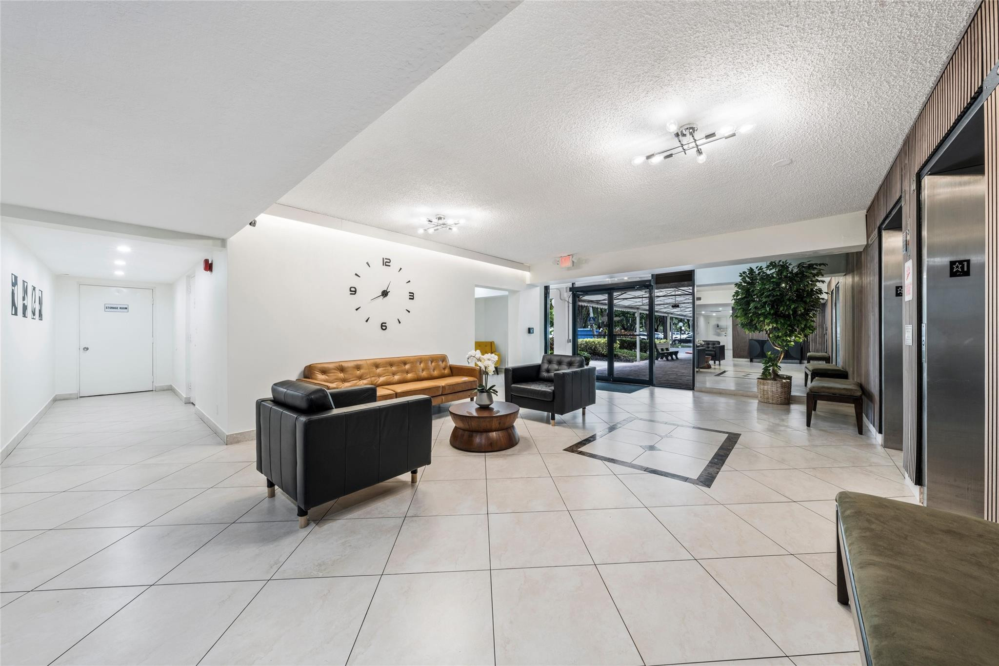 3960 Oaks Clubhouse Dr 312