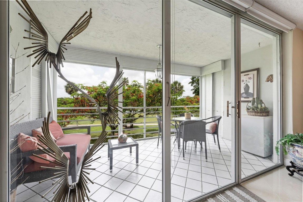 3960 Oaks Clubhouse Dr 312