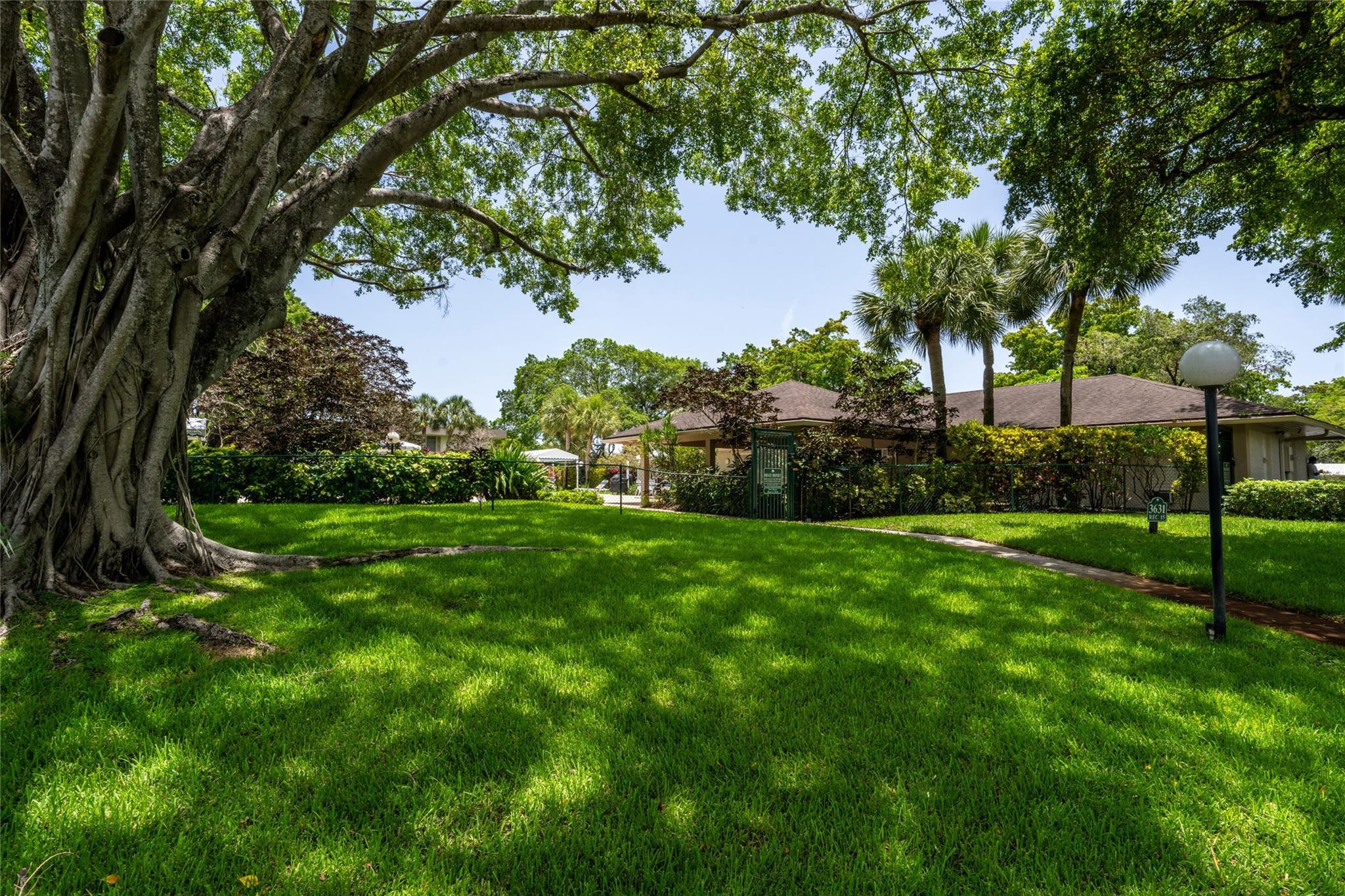 3960 Oaks Clubhouse Dr 312