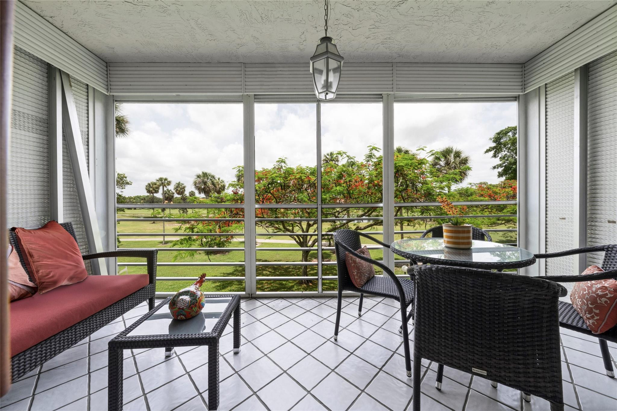 3960 Oaks Clubhouse Dr 312