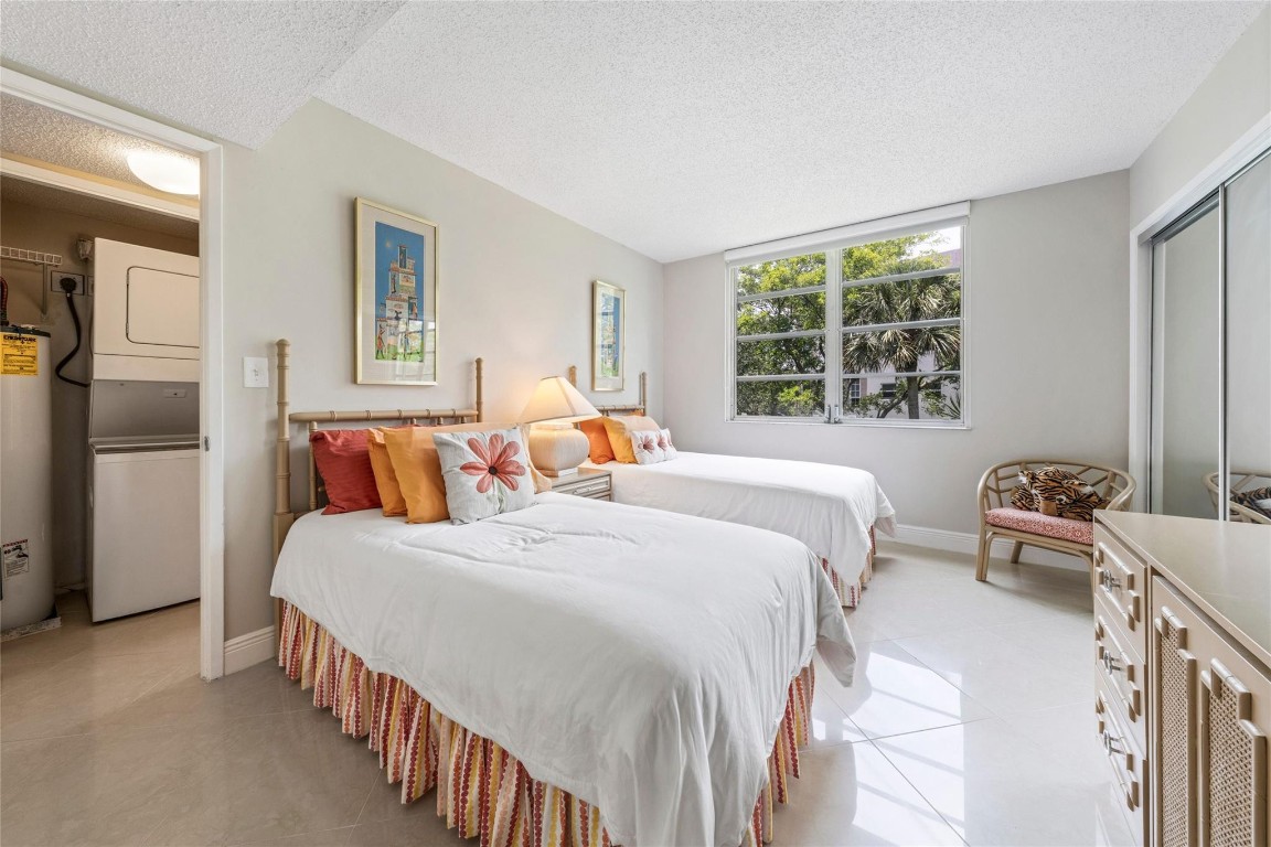 3960 Oaks Clubhouse Dr 312