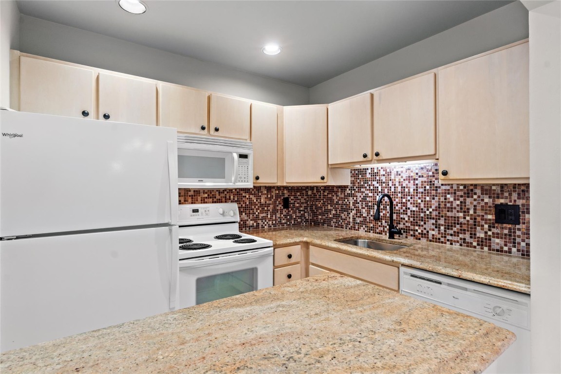 140 Cypress Club Dr 414