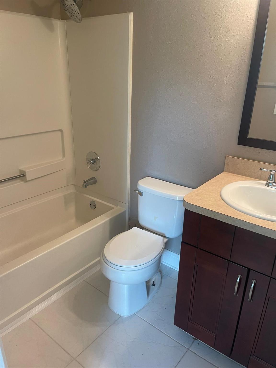 8021 Sanibel Dr