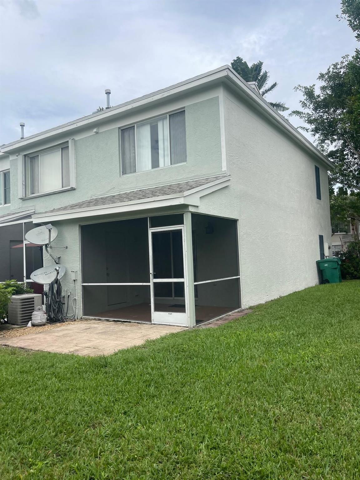 8021 Sanibel Dr