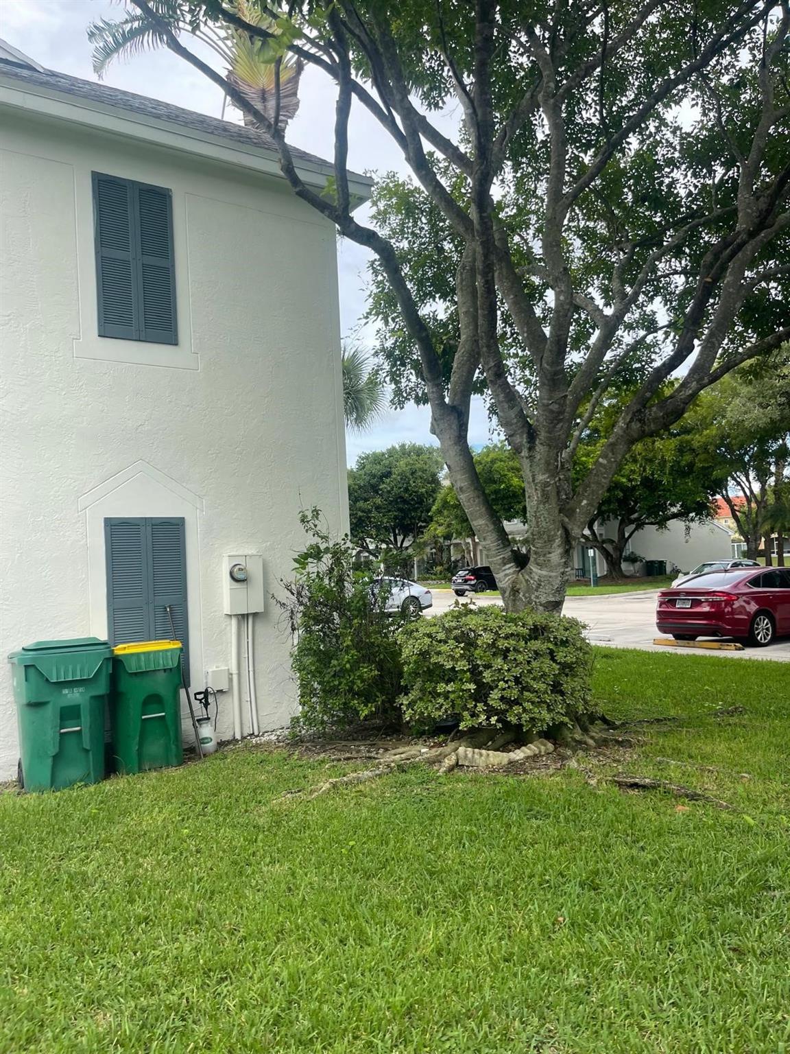 8021 Sanibel Dr