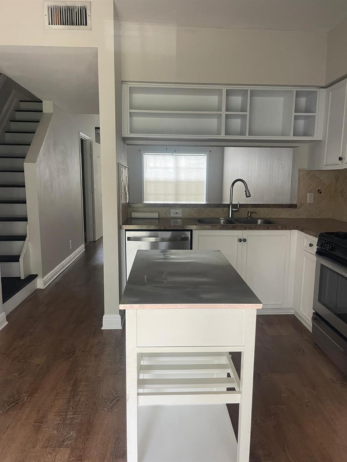 8021 Sanibel Dr