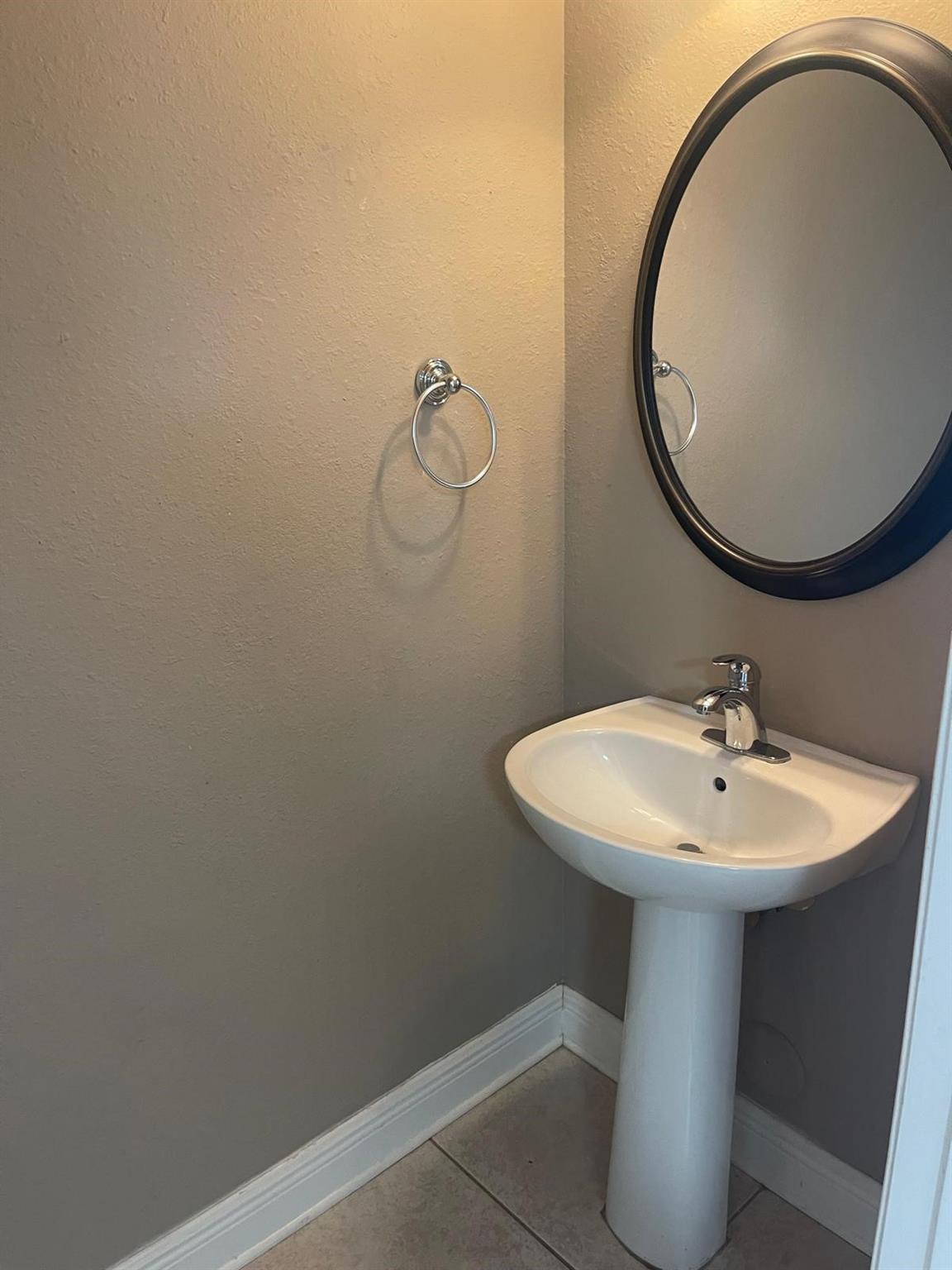 8021 Sanibel Dr