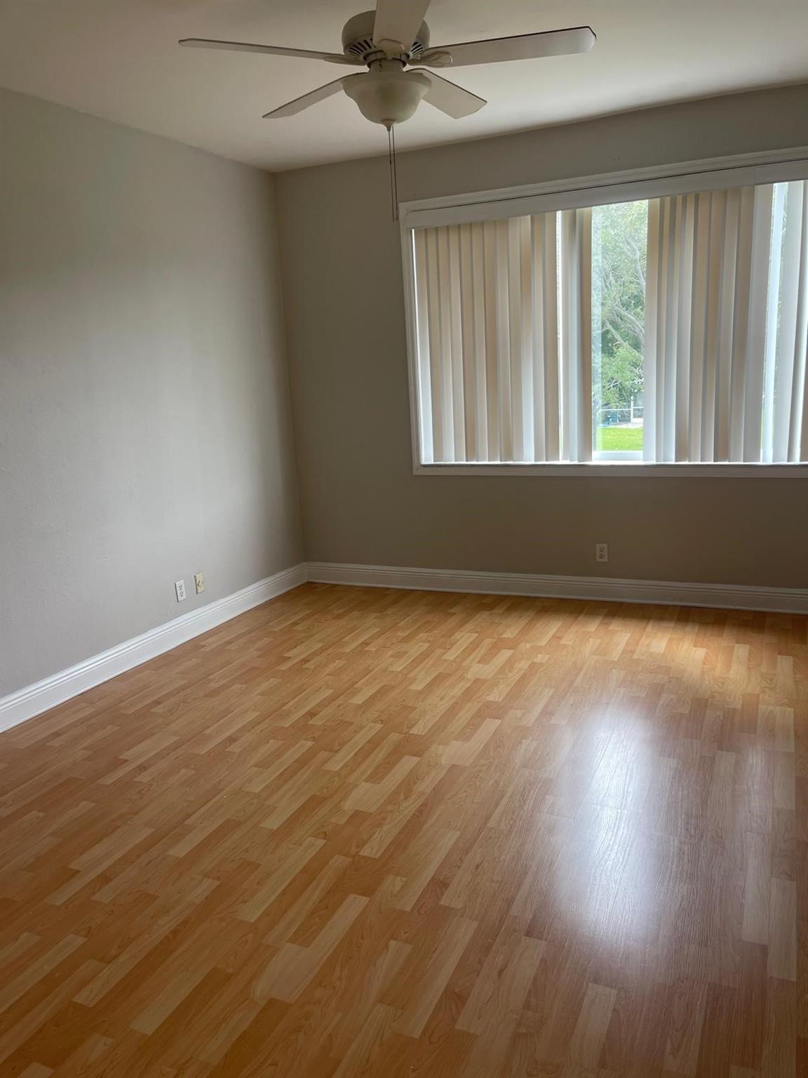 8021 Sanibel Dr