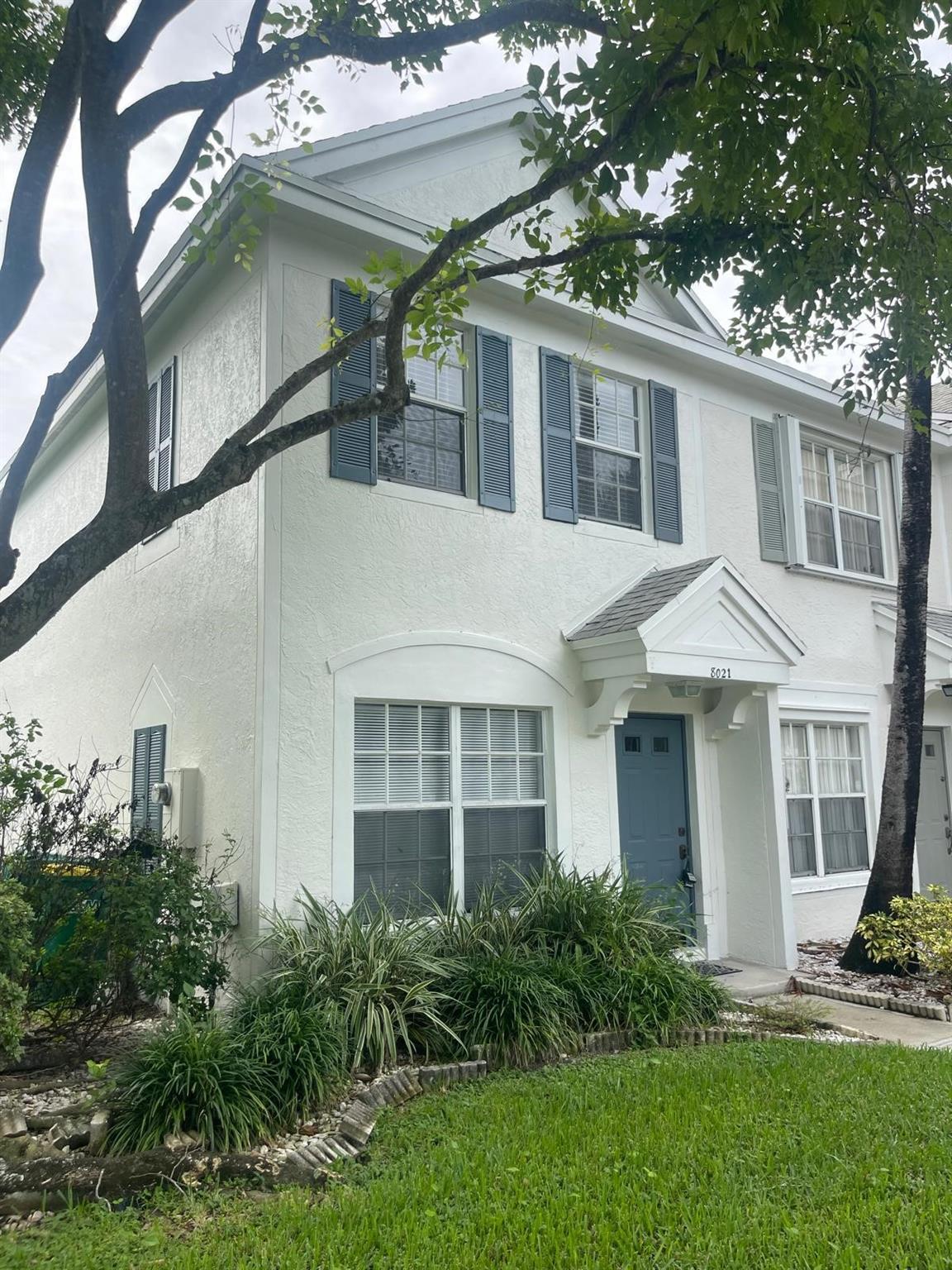 8021 Sanibel Dr