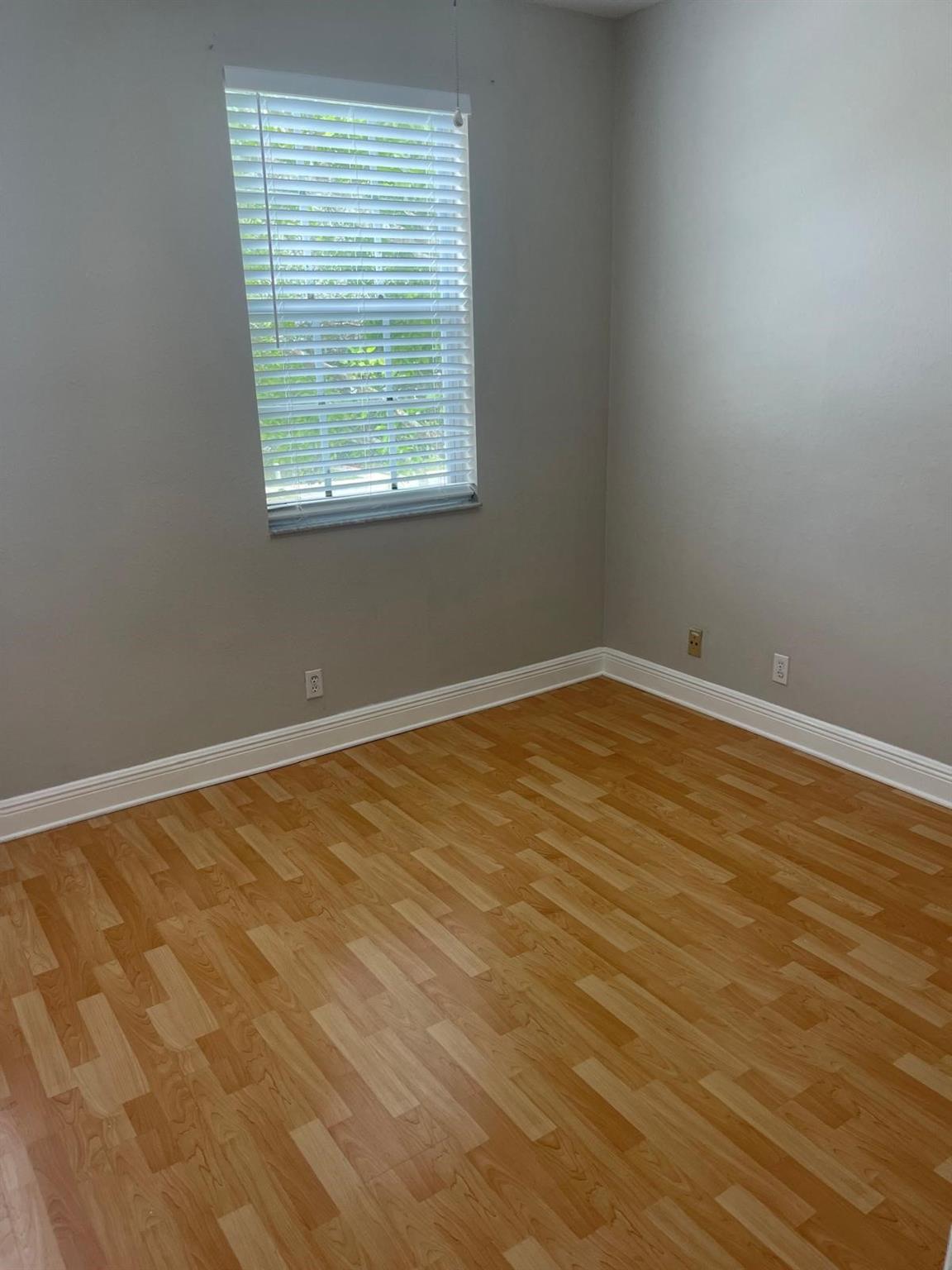 8021 Sanibel Dr