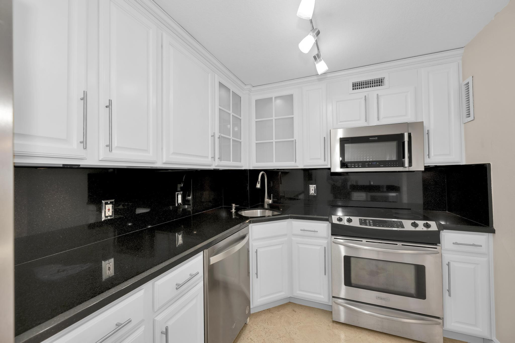 1900 S Ocean Blvd 6S