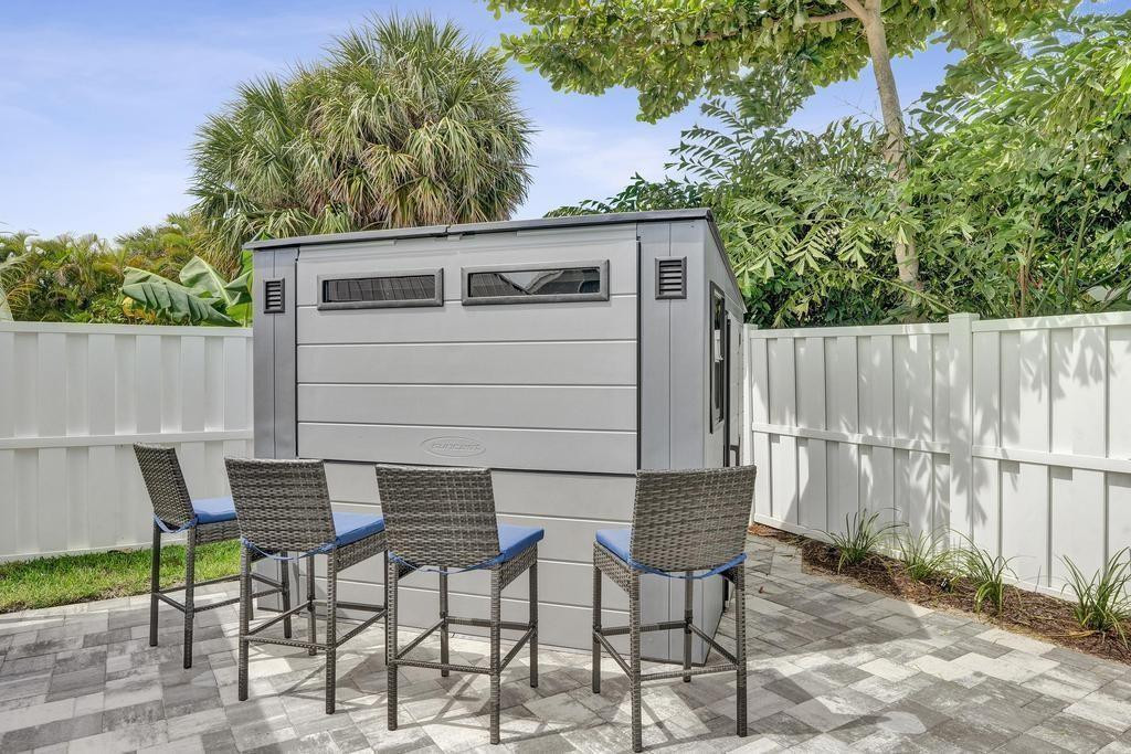 251 Hibiscus Ave