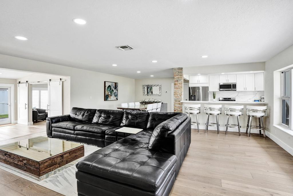 251 Hibiscus Ave