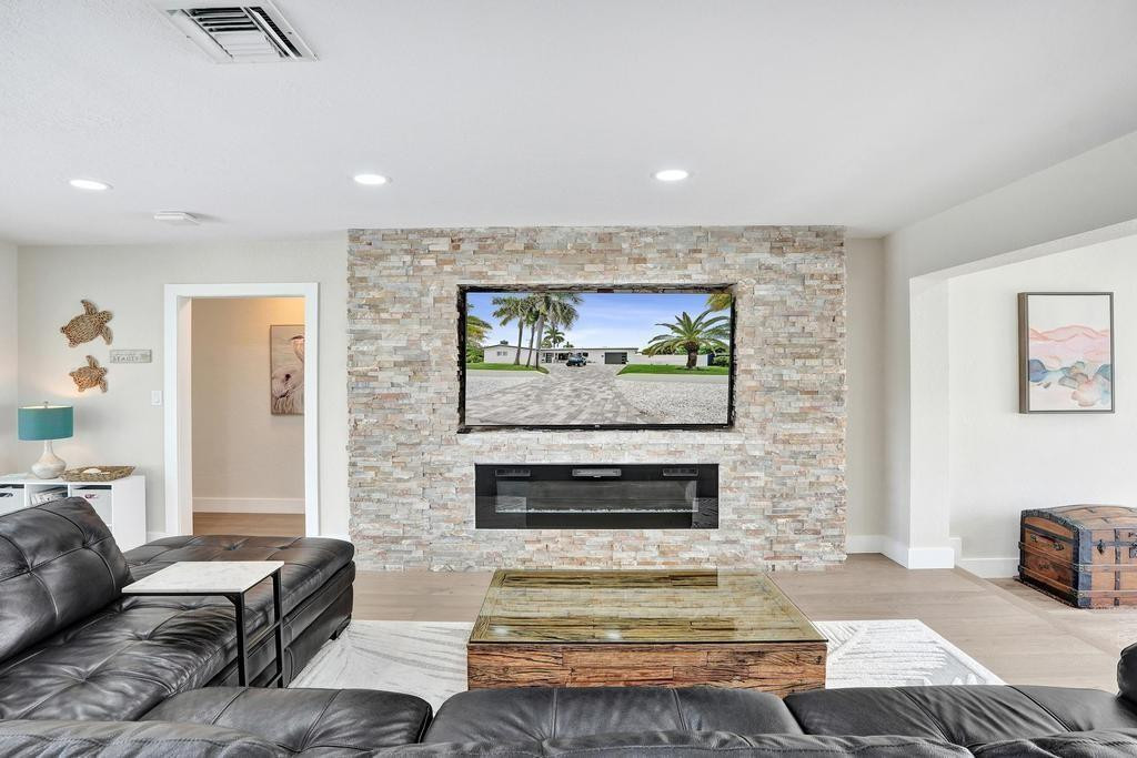251 Hibiscus Ave