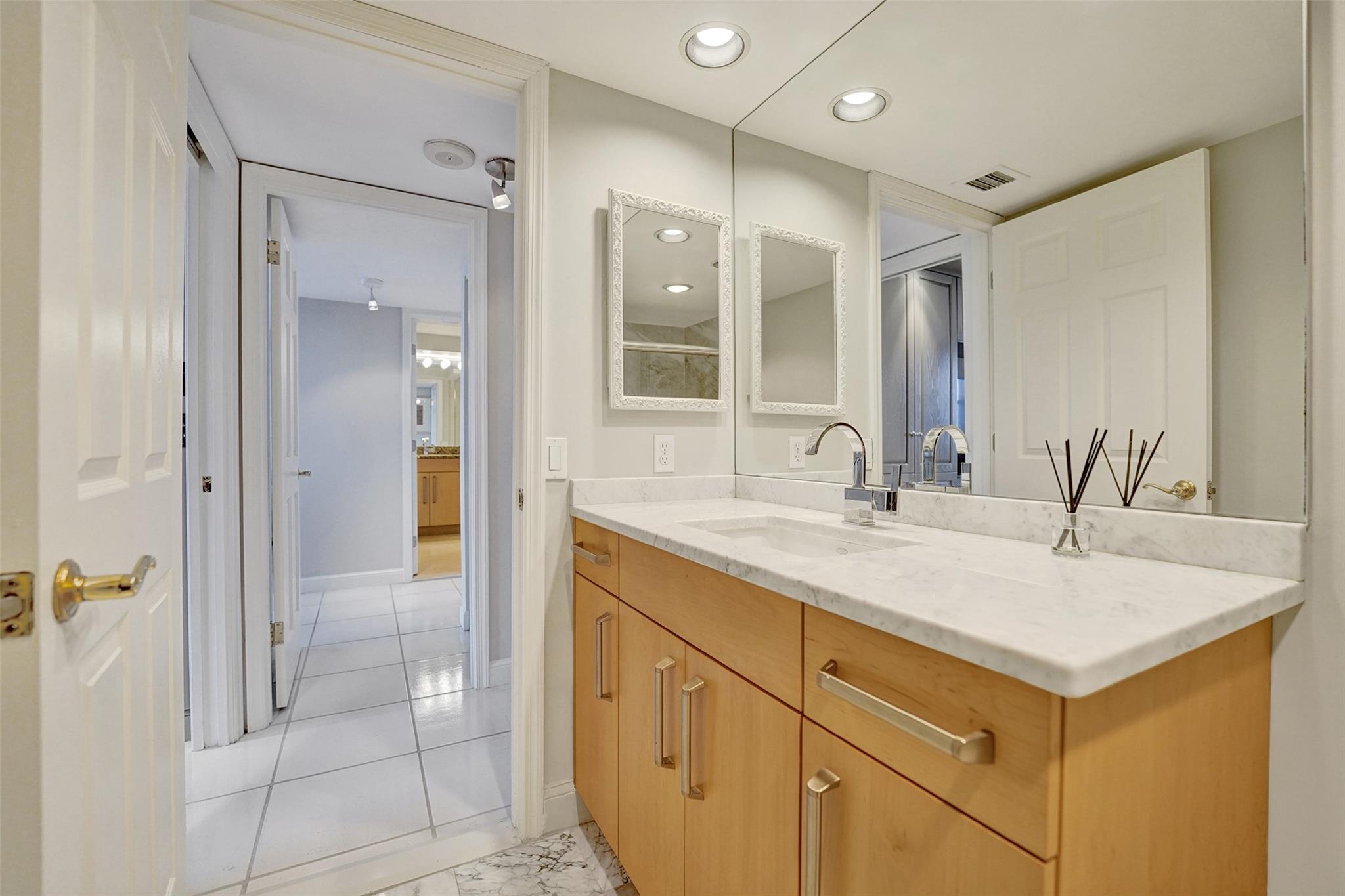 936 Intracoastal Dr 12C