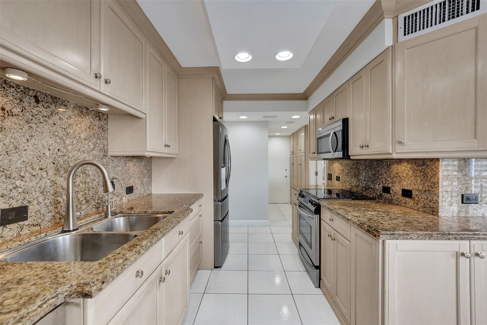 936 Intracoastal Dr 12C