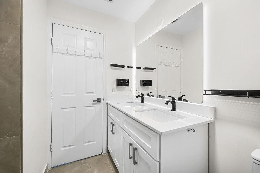 7923 N Southwood Cir