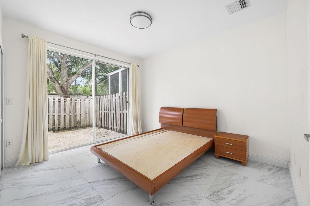 7923 N Southwood Cir