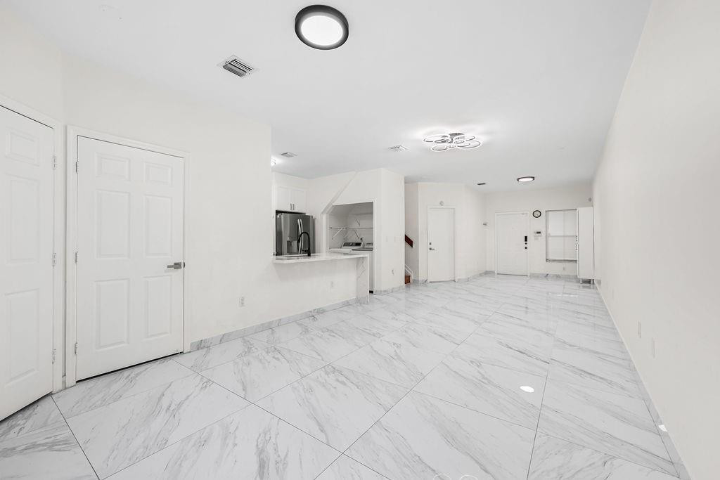 7923 N Southwood Cir