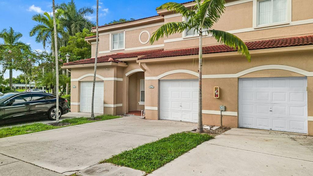 7923 N Southwood Cir