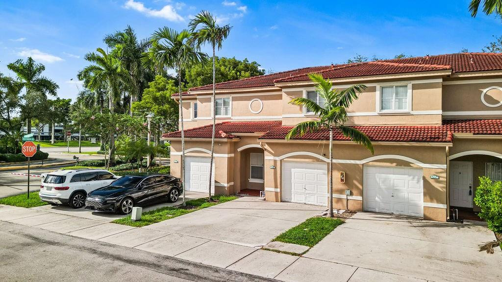 7923 N Southwood Cir