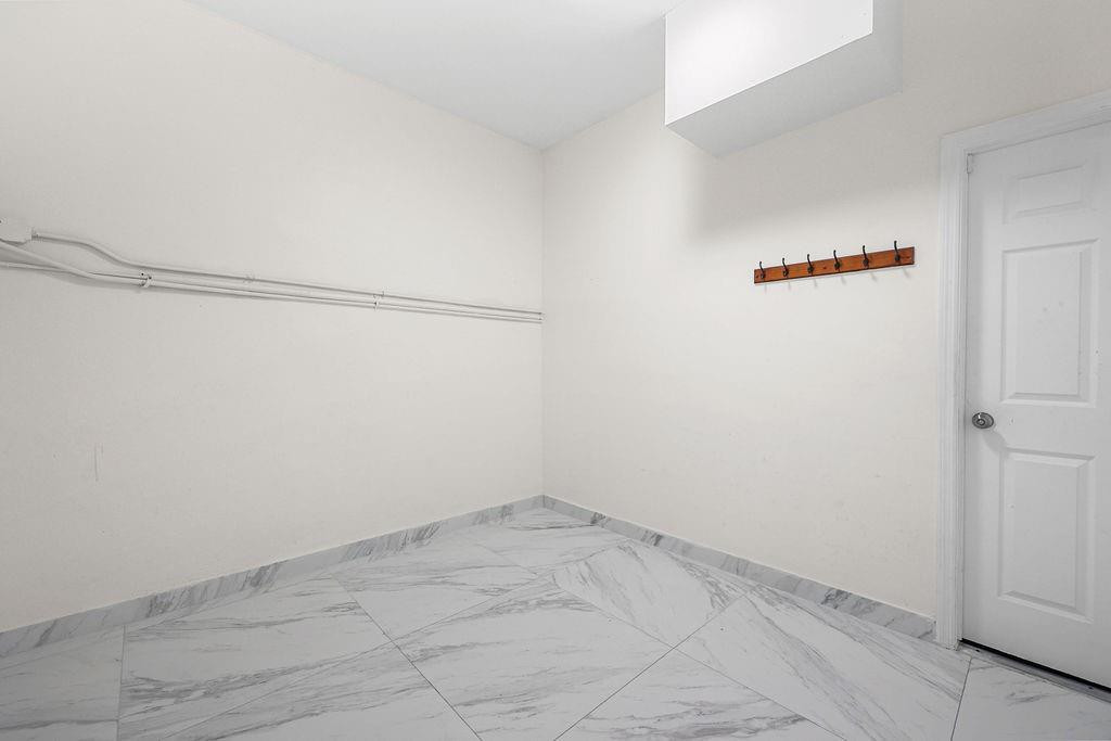 7923 N Southwood Cir