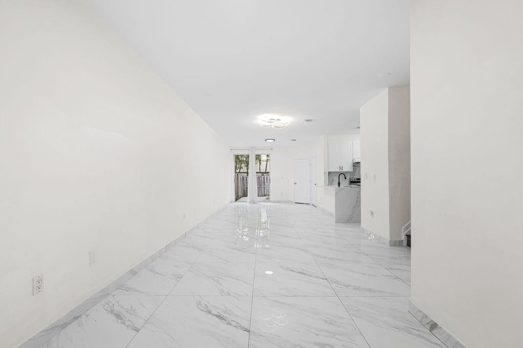 7923 N Southwood Cir