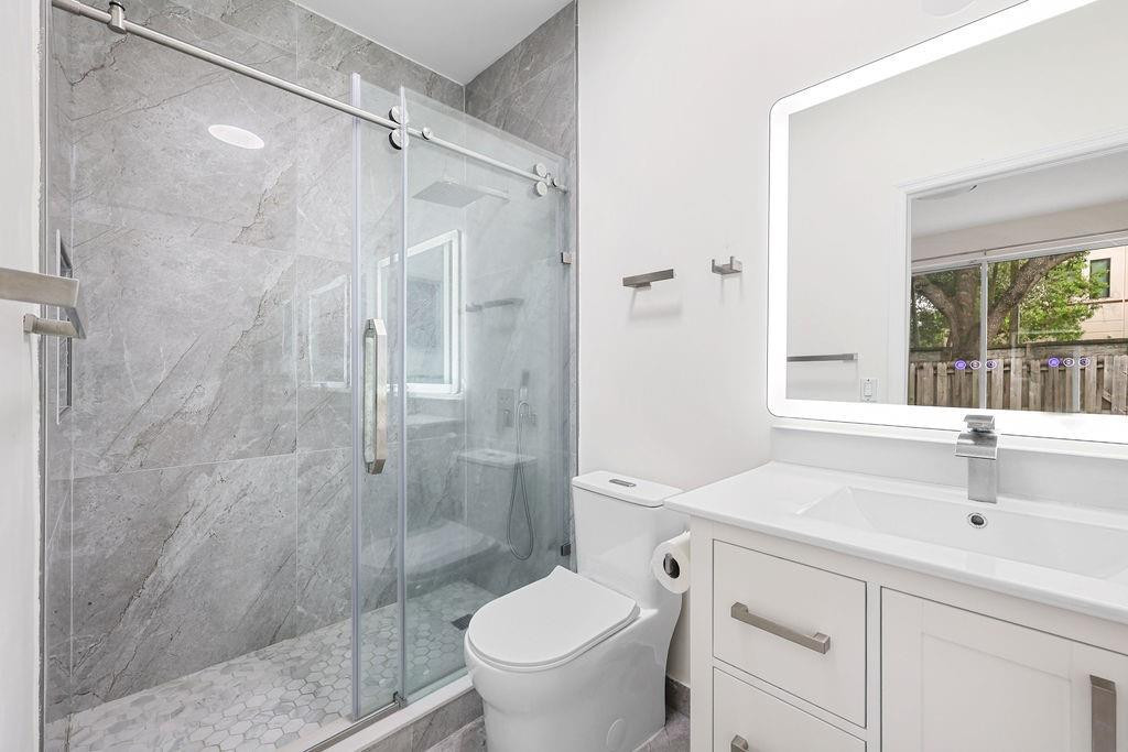 7923 N Southwood Cir