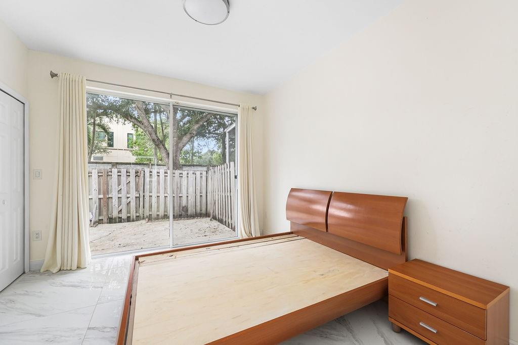 7923 N Southwood Cir