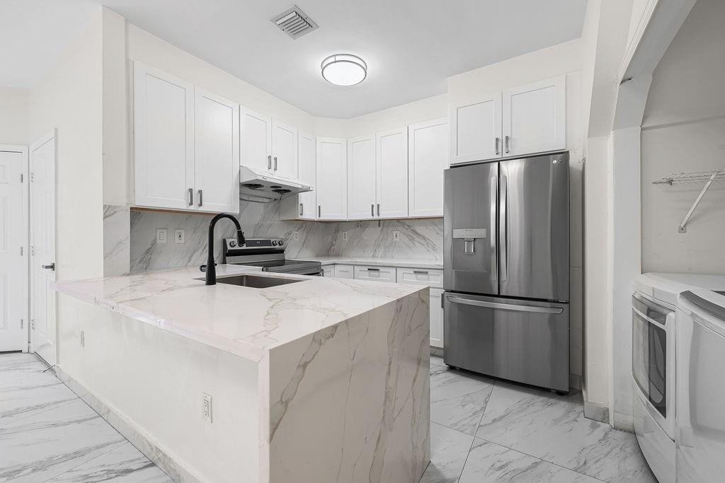 7923 N Southwood Cir