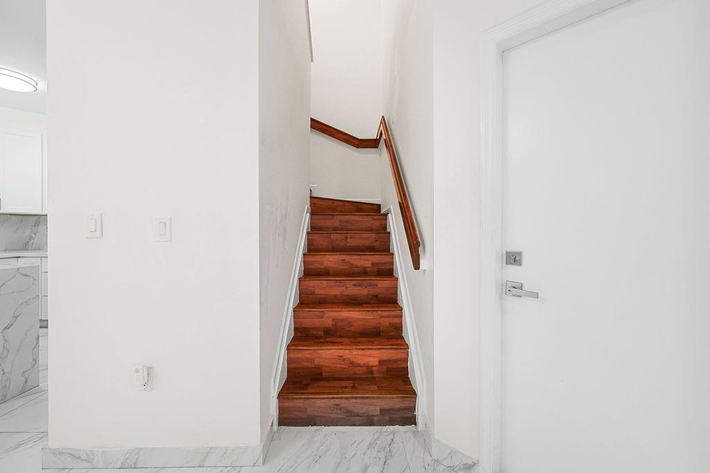 7923 N Southwood Cir