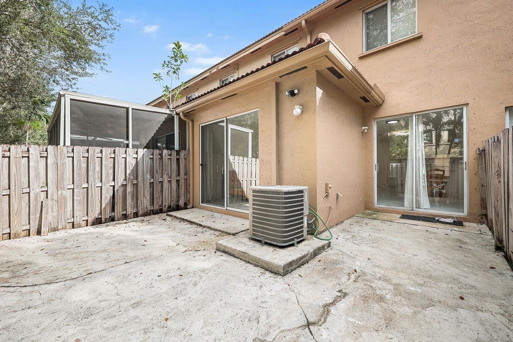 7923 N Southwood Cir