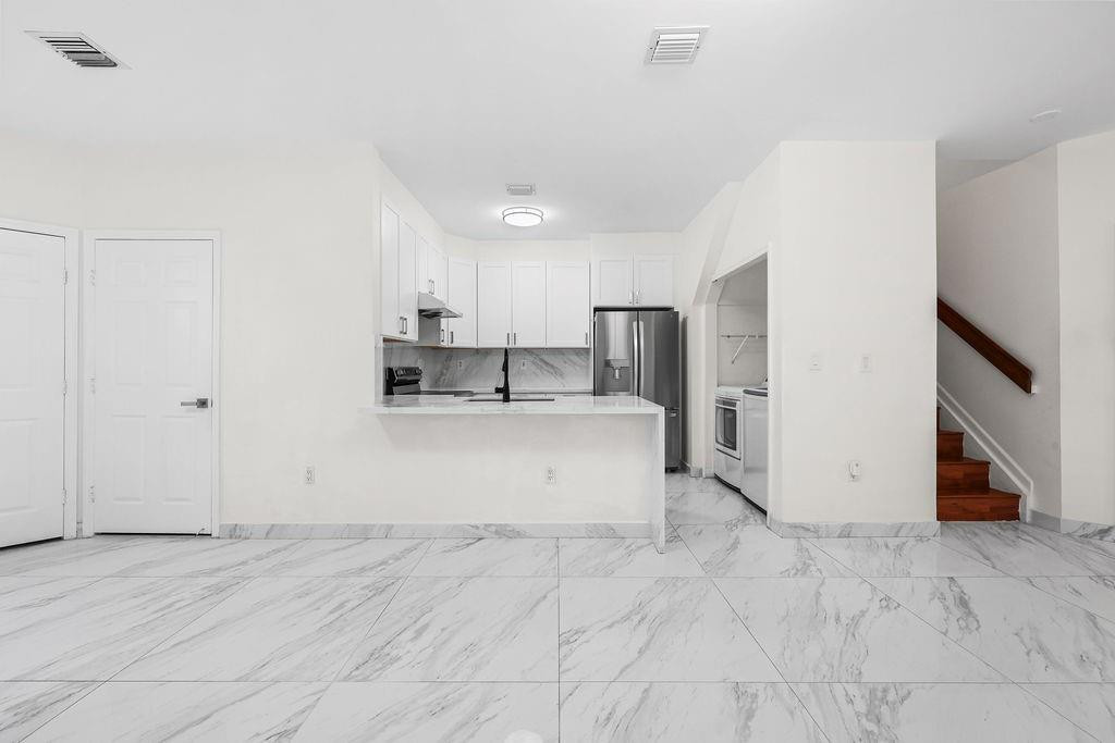 7923 N Southwood Cir