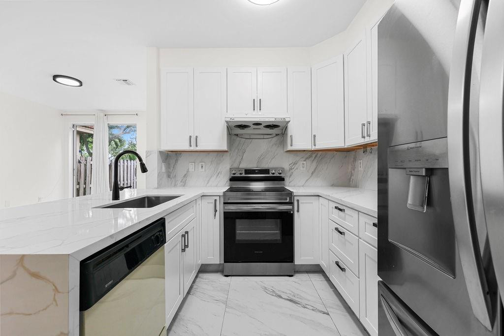 7923 N Southwood Cir