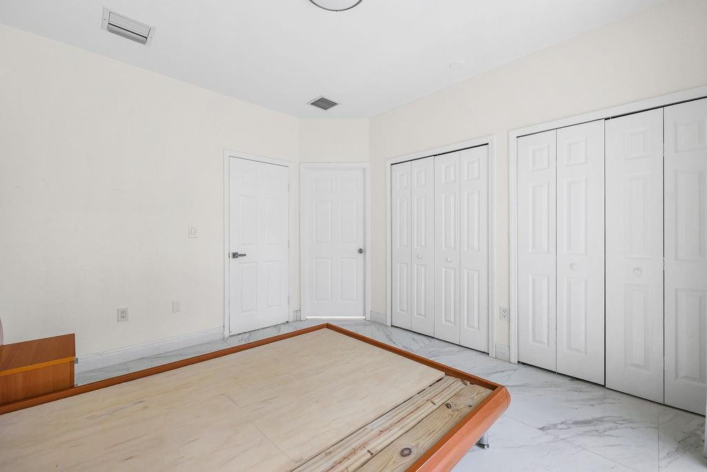 7923 N Southwood Cir