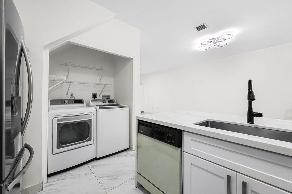 7923 N Southwood Cir