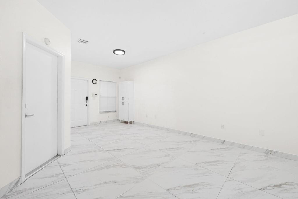 7923 N Southwood Cir