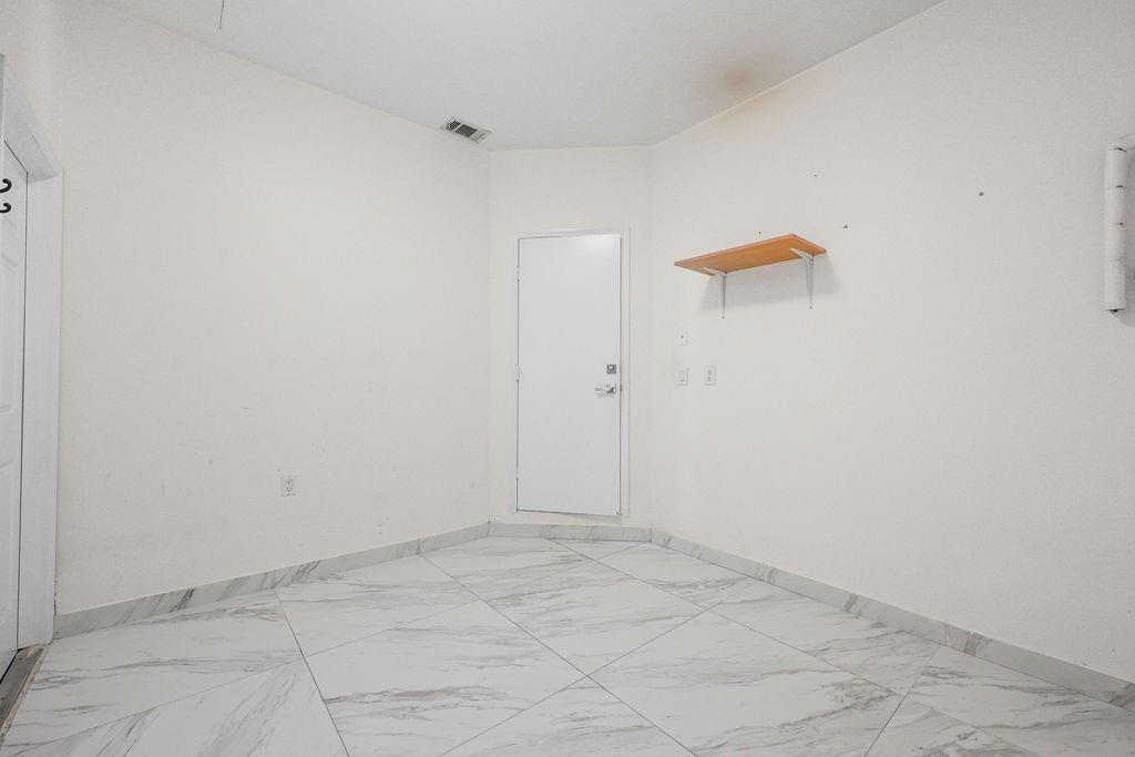 7923 N Southwood Cir