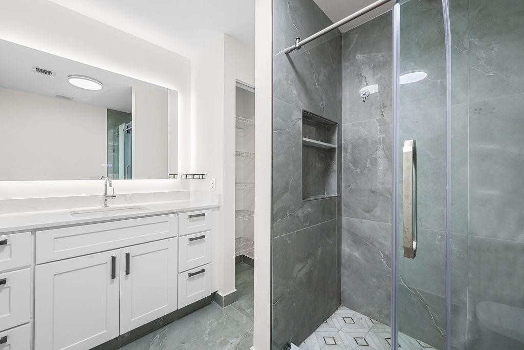 7923 N Southwood Cir