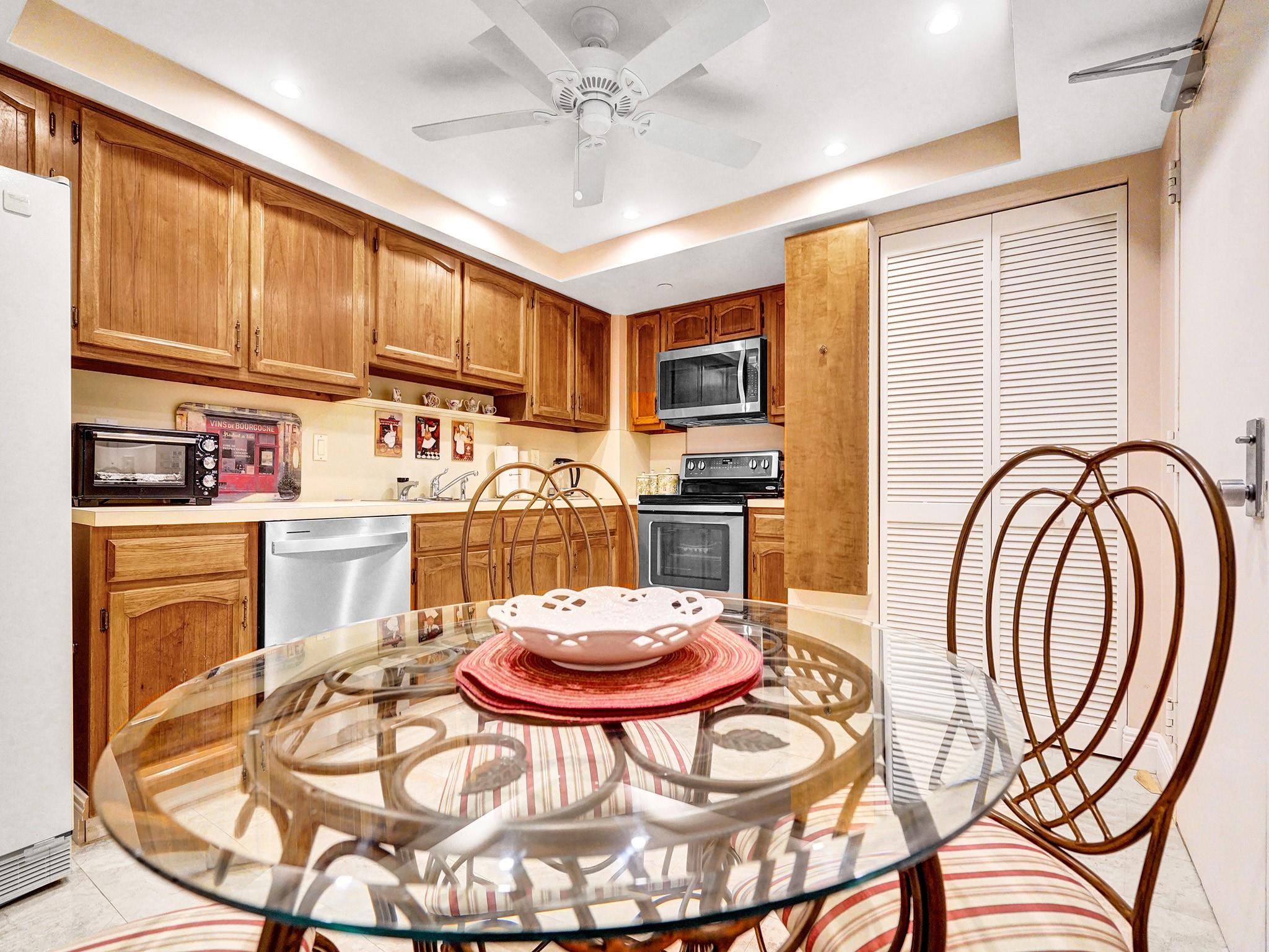 3200 Port Royale Dr 208