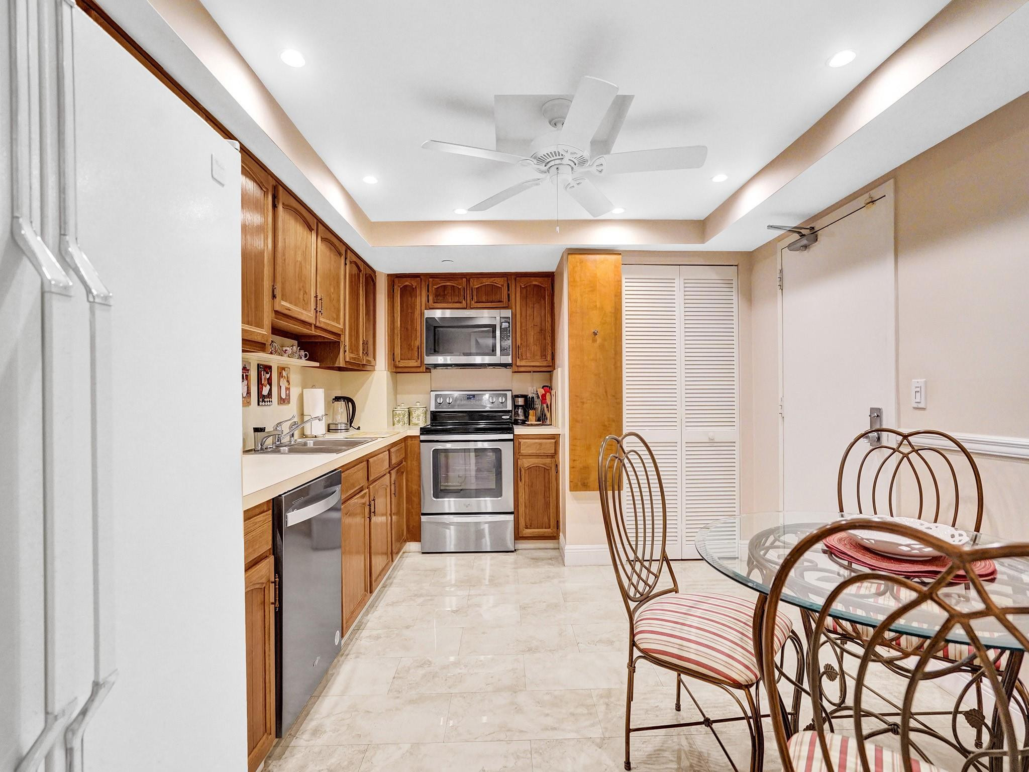 3200 Port Royale Dr 208