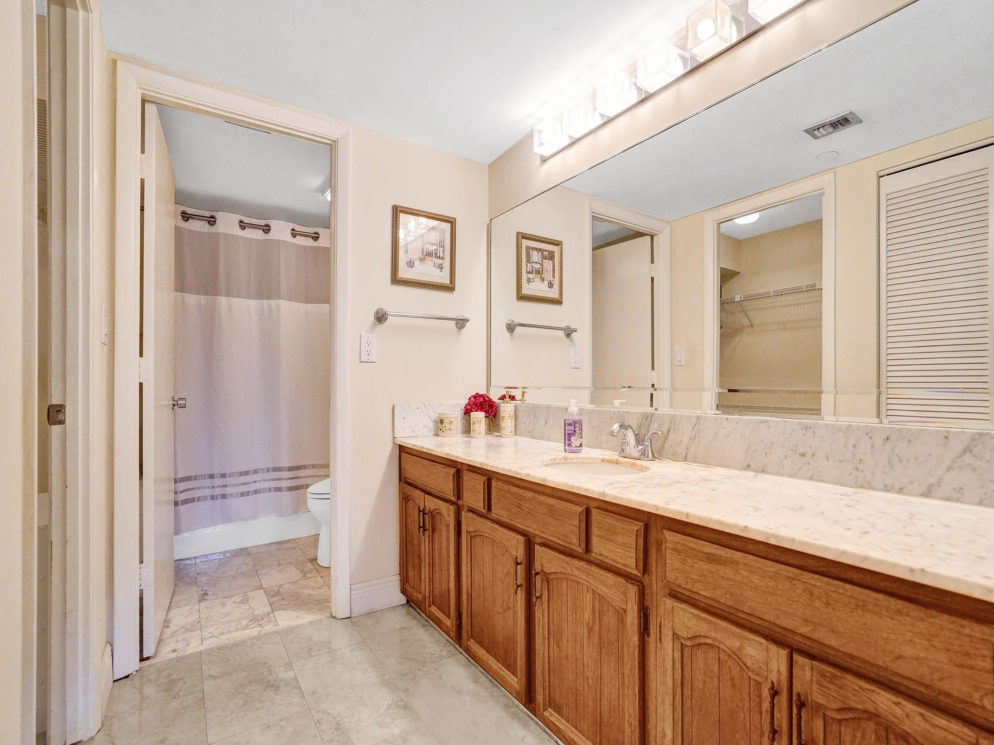 3200 Port Royale Dr 208